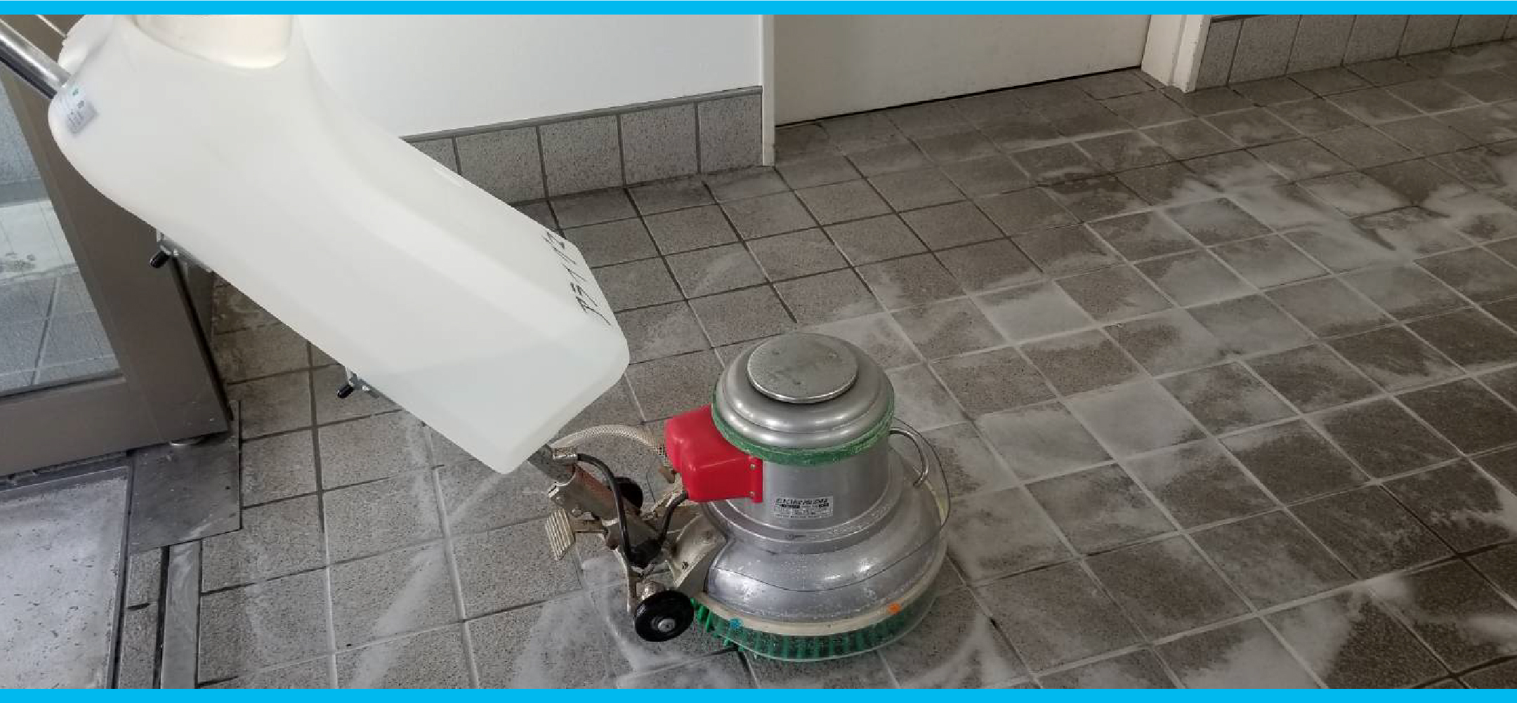 おそうじアライグマ：作業風景・床そうじ